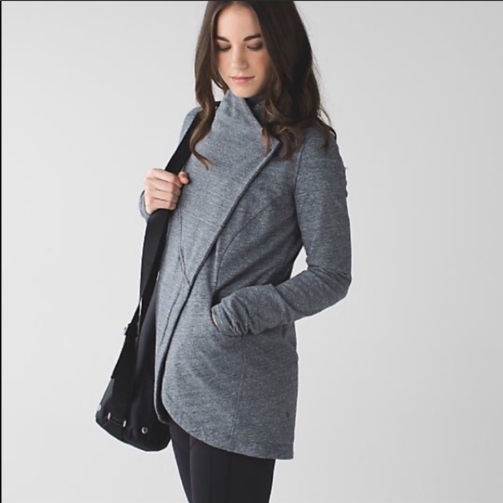 Lululemon Wrap it up Jacket Sz 6 w/Thumbholes